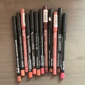 Bundle of lipliners: nyx and essence